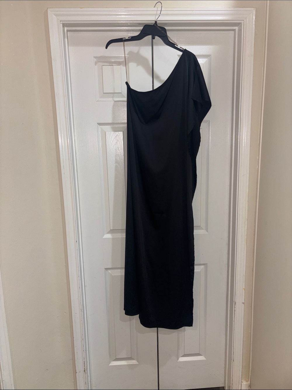 JODIFL Black One-Shoulder Draped Evening Dress